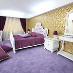 Grand Corner Boutique 4*