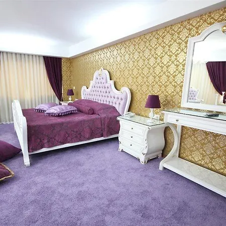 Grand Corner Boutique 4*
