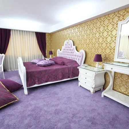 Grand Corner Boutique 4*