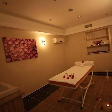 Grand Corner Boutique 4*