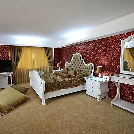 Grand Corner Boutique 4*
