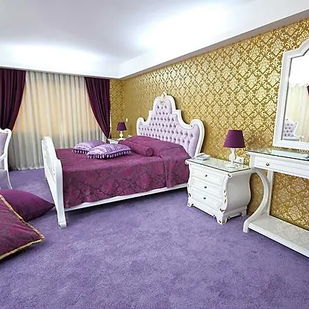 Hotell Grand Corner Boutique 4*
