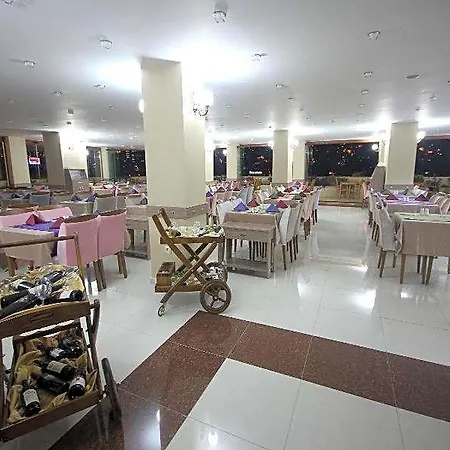 Grand Corner Boutique Hotell 4*
