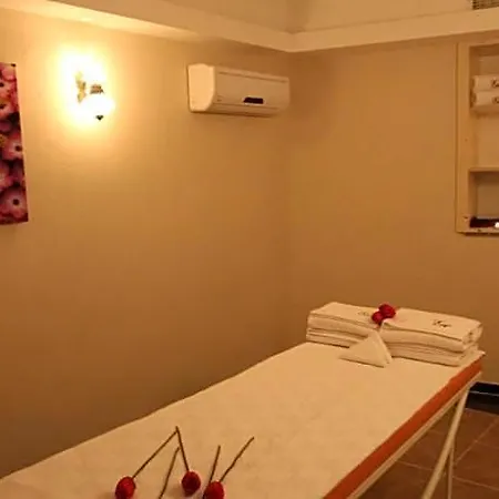 Hotell Grand Corner Boutique 4*