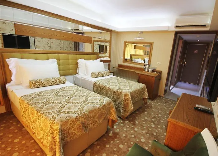 Grand Corner Boutique Hotel 4*