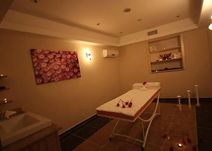 Grand Corner Boutique 4*